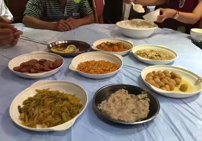 九游娱乐平台：自驾游该住宾馆还是睡车里该自己做饭还是去饭店？一文说透(图5)