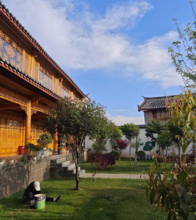 九游娱乐网址：退休后最舒服的旅游方式不是自驾不是跟团而是这种(图6)