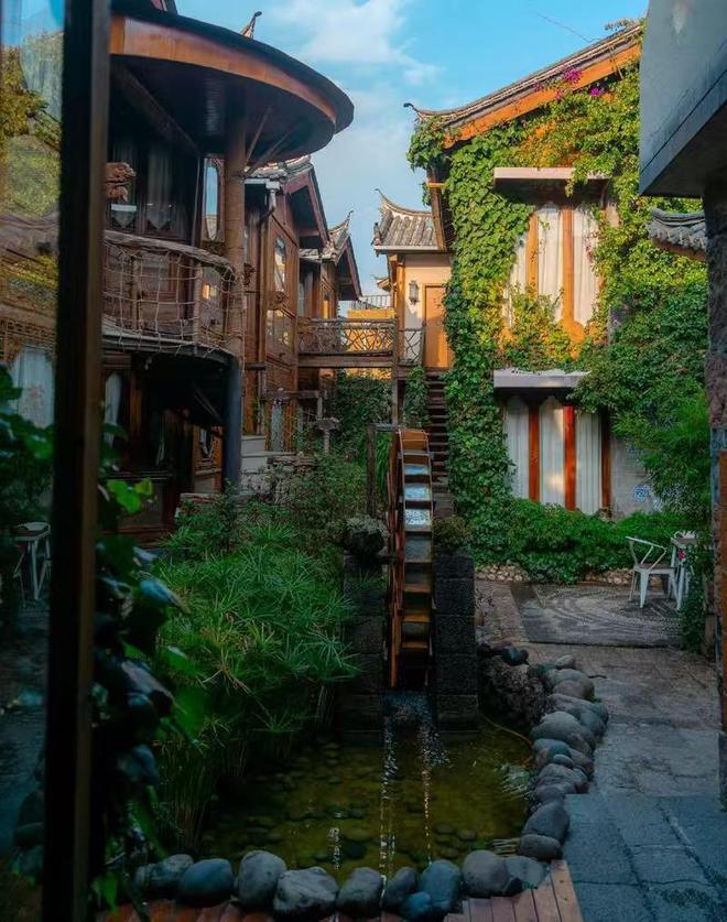 九游娱乐网址：退休后最舒服的旅游方式不是自驾不是跟团而是这种(图7)