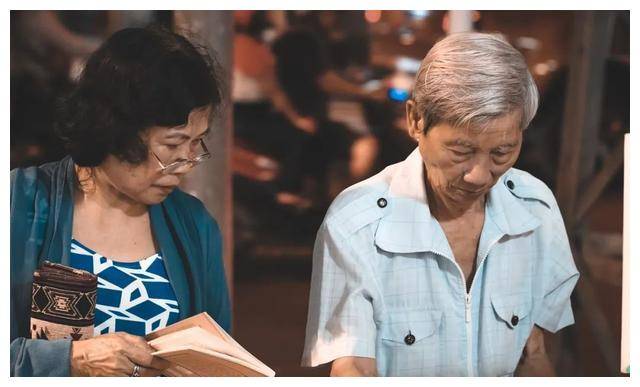 几十年前国营大饭店的菜单你当年的收入能不能消费得起？(图7)