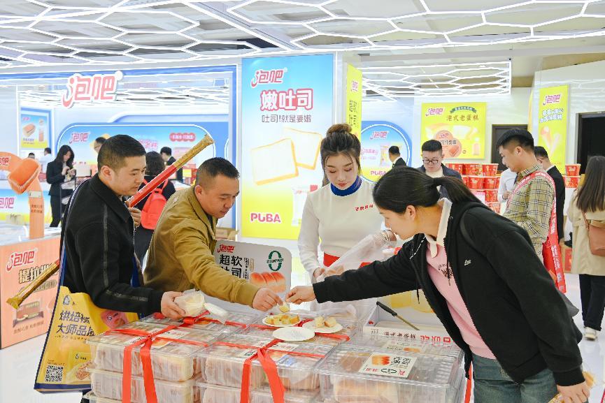 九游娱乐入口：第112届糖酒会青羊区酒店商务性活动启幕10个点位超2000家企业邀你赴一场“甜蜜之约”(图4)