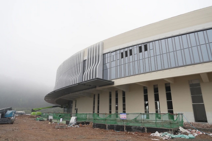 九游娱乐下载：加快进程黄果树旅游区重点项目建设稳步推进(图1)